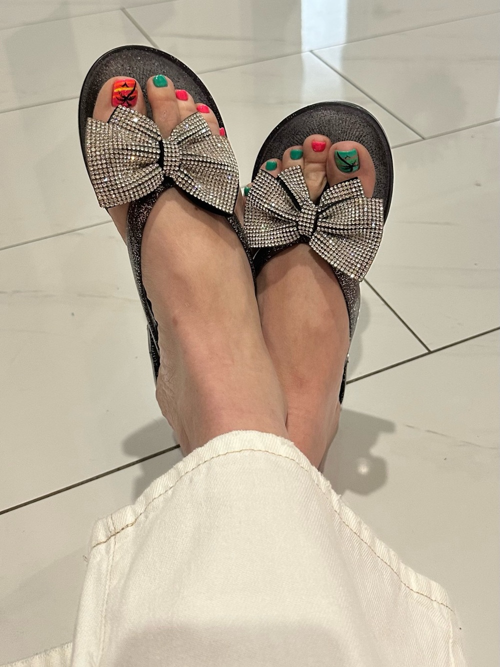 ✨ VA Lounge Rhinestone Bow Glitter Sandals – Size 7-7.5